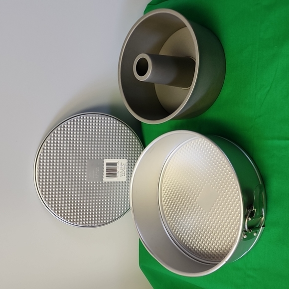 Wilton Kitchen Wilton Cheesecake Pan And Angel Food Cake Pan Poshmark